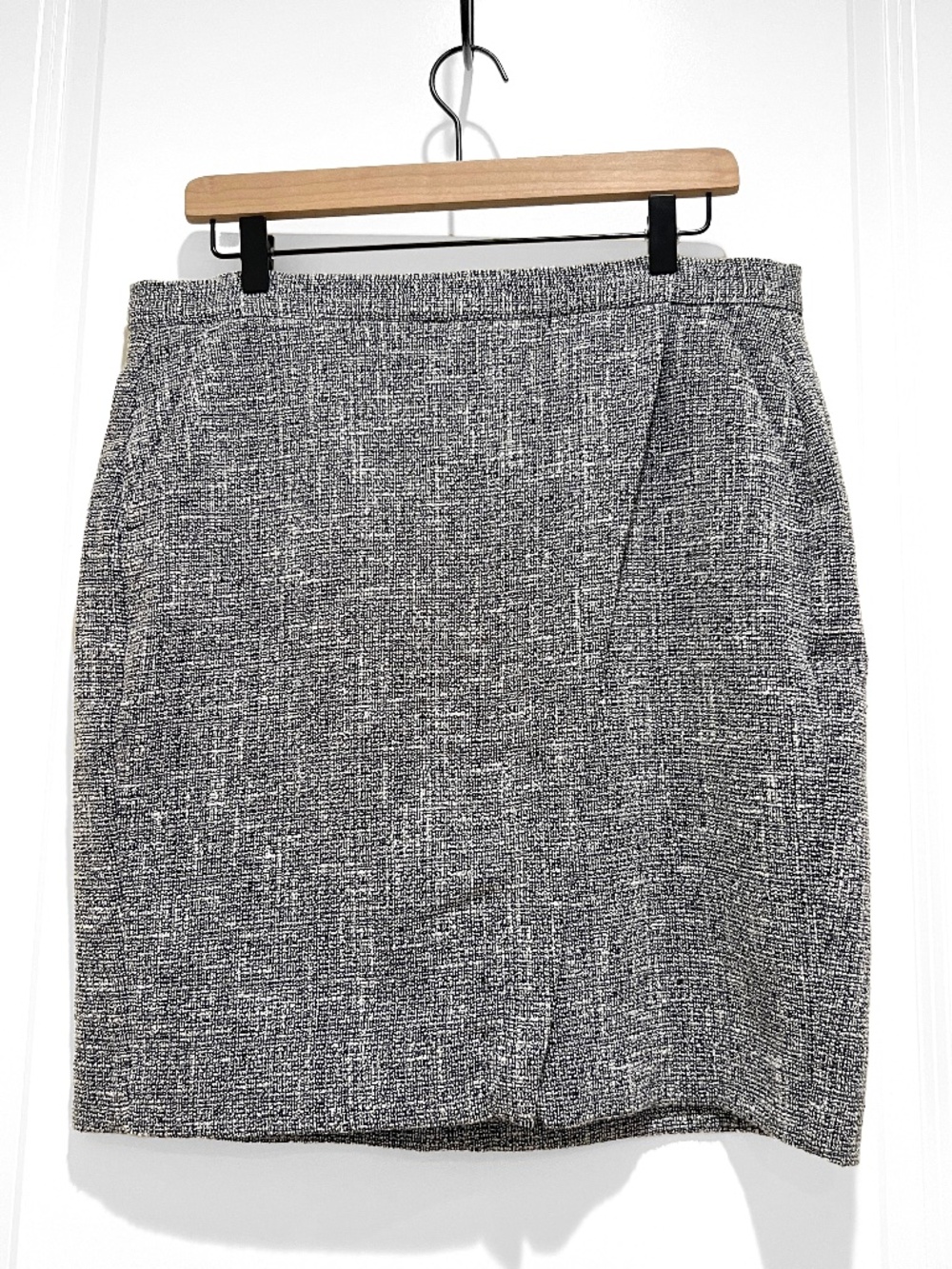 Banana Republic Tweed Pencil Skirt 12 Petite Black White Textured Faux Wrap Line